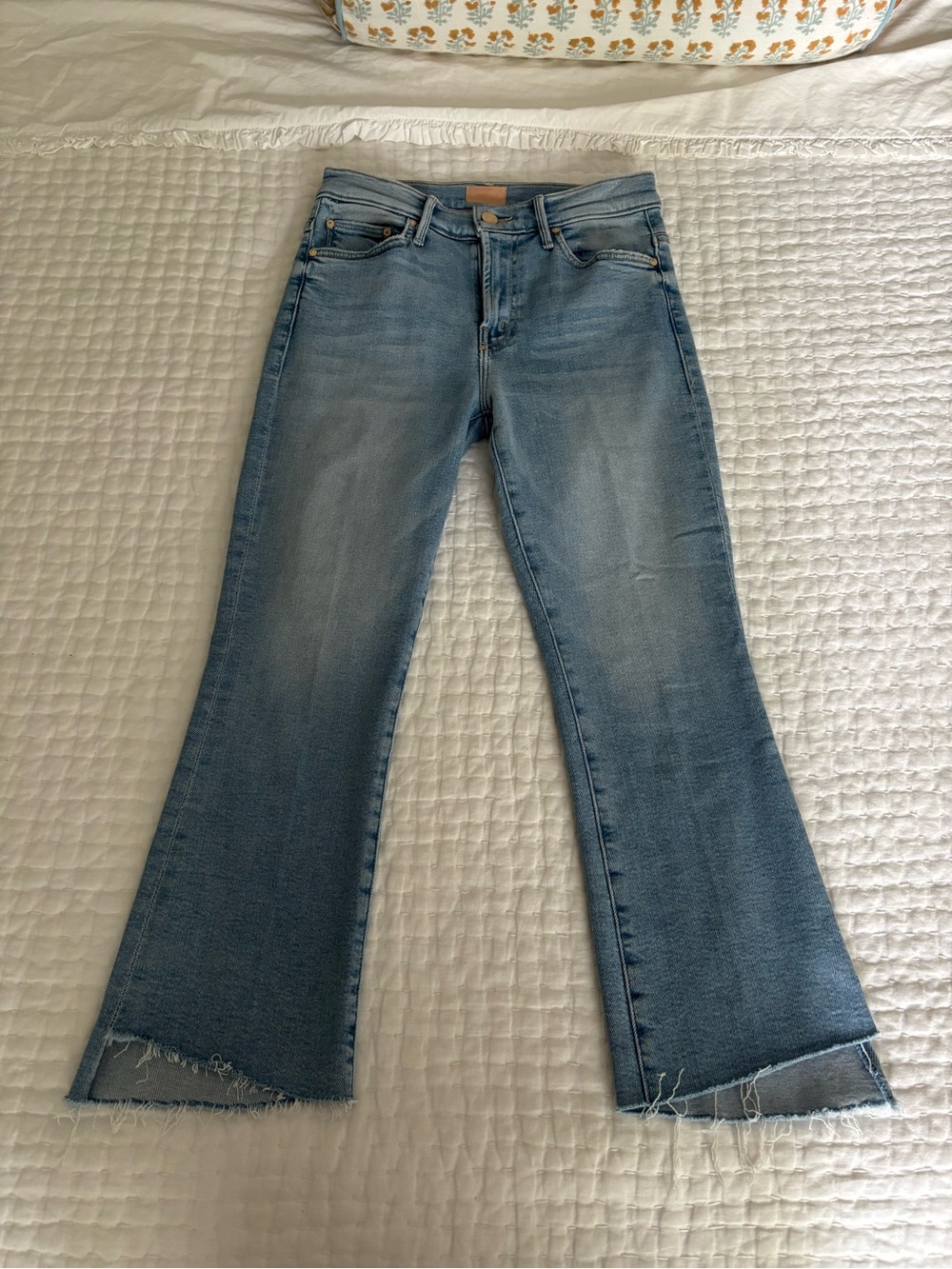 NWOT lil’ mother insider crop step fray 25